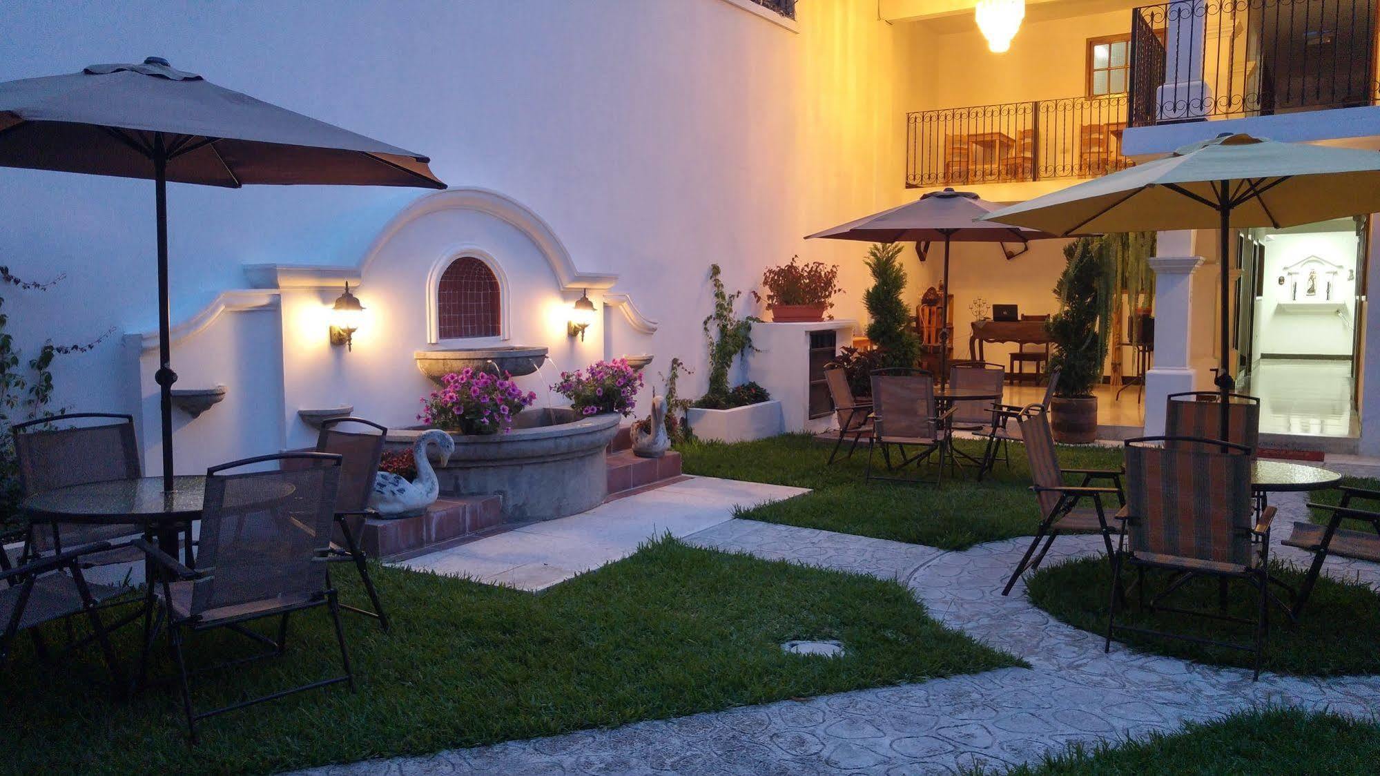 Ixkanul Antigua Hotel מראה חיצוני תמונה